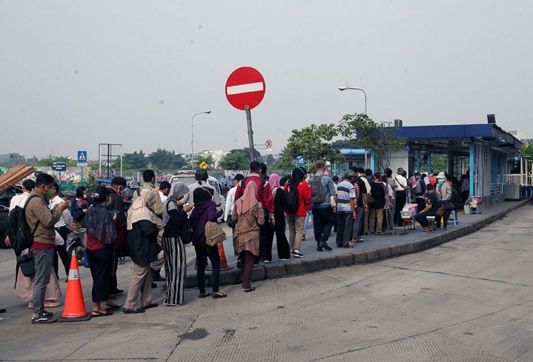 pembatasan operasional angkutan umum (Foto: kompas)