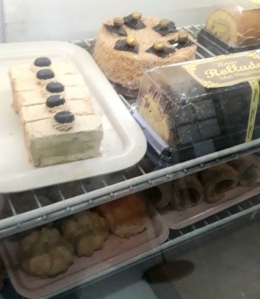 Ada sus juga cake dan roll cake (dokpri)