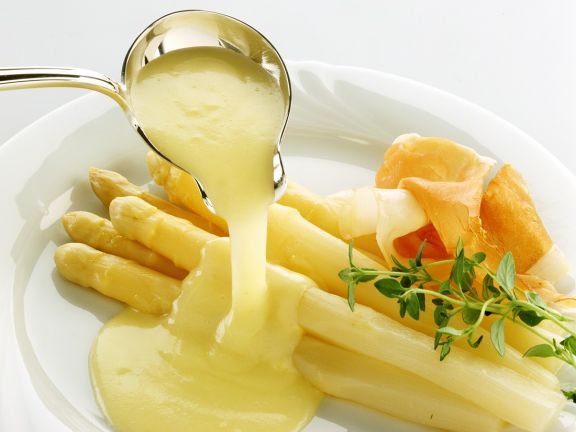 Asparagus dengan saus Hollandaise (eatsmarter.de)