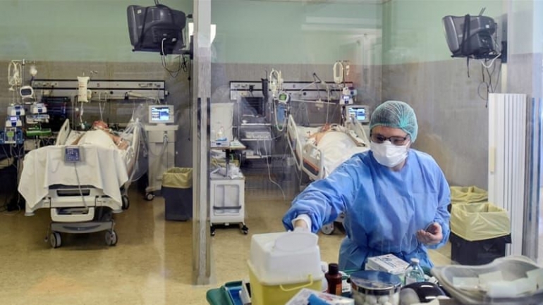 Penanganan penderita Covid-19 di salah satu rumah sakit di Italia. Photo:Flavio Lo Scalzo/Reuters 