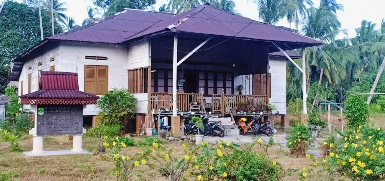 Rumah Datuk di Daik. Sumber gambar: dokumen pribadi.