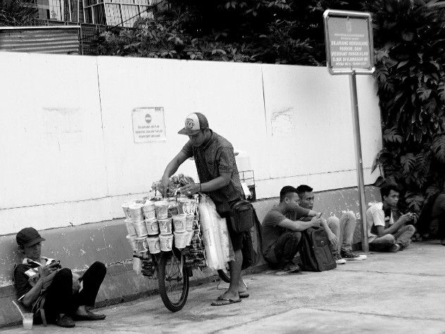 Penjual kopi dan mie (dok pri)