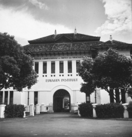 Gedung Eijkman Instituut di Oranjeboulevard (sekarang Jl. Diponegoro) No. 69. Ca. Tahun 1939. Koleksi Tropenmuseum