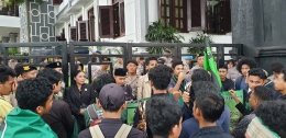 HMI Cabang Malang dalam aksi penolakan RUU Cipta Kerja, Sumber : nusadaily.com