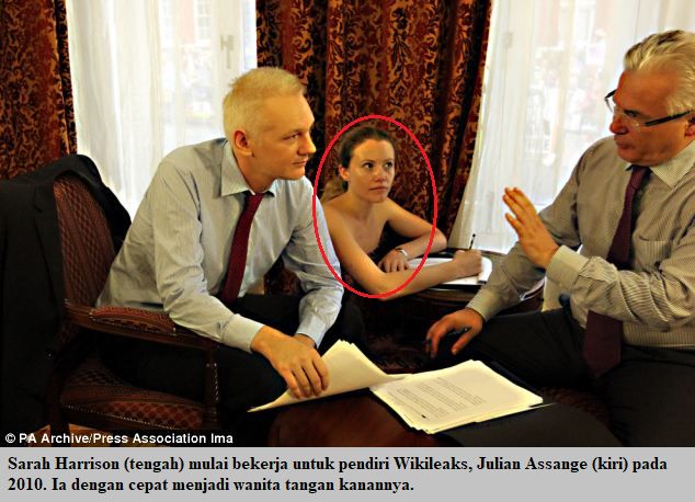 sarah-harrison-tengah-bekerja-utk-wikileaks-julian-assange-kiri-5e7b2519d541df01435a7592.png