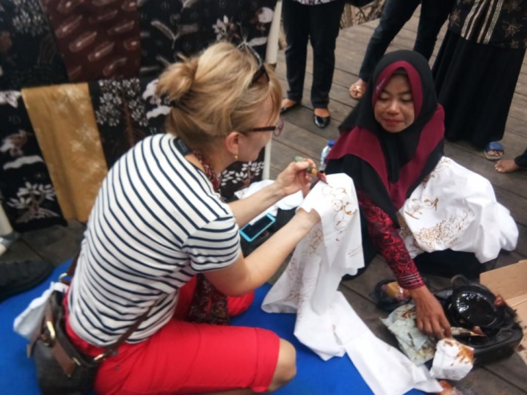 Dok. Pribadi: Bule Belajar Batik