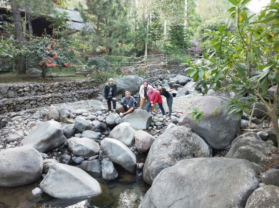 Di lokasi ini, ada bagian sungai yang berair.