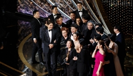 Sebuah perjalanan sukses Lee Sun-kyun adalah terlibat di Parasite dan menang Oscar 2020. | Oscar.go.com