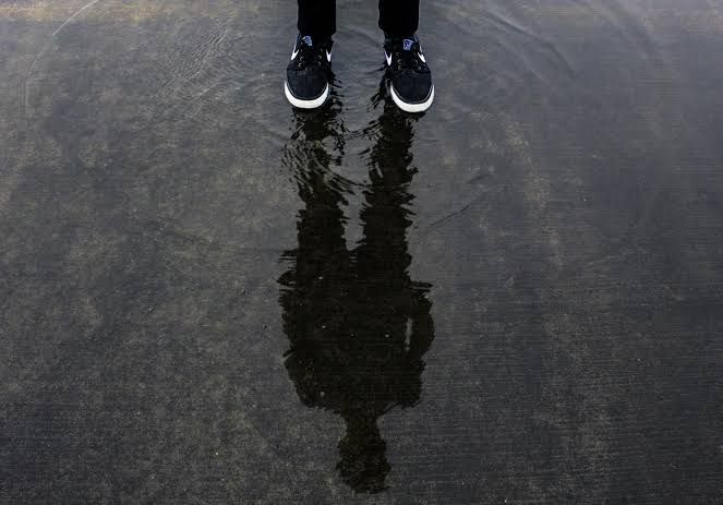 sumber: PxHere | Gambar: manusia, air, orang, Kaki, refleksi, bayangan, hitam ...