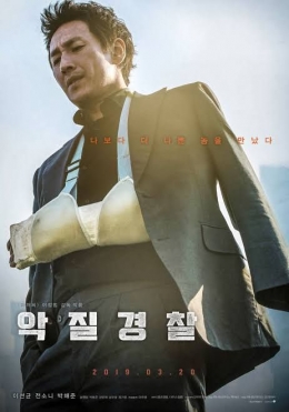 Akting Lee Sun-kyun bisa dikatakan sangat maksimal di sini. | Goldposter.com