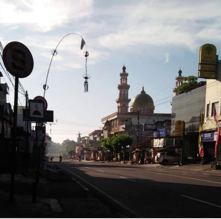 Suasana Tabanan sehari setelah Nyepi, jalan masih lengang dan akan berlangsung sampai tanggal 30 Maret sumber : info tabanan