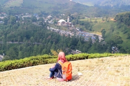 View dari atas Bukit Gantole Puncak (sumber: meimoodaema.com)
