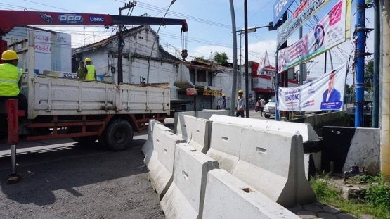 Pemerintah kota Tegal mulai mempersiapkan pemasangan Beton dibeberapa titik | InfoTegal melalui Facebook