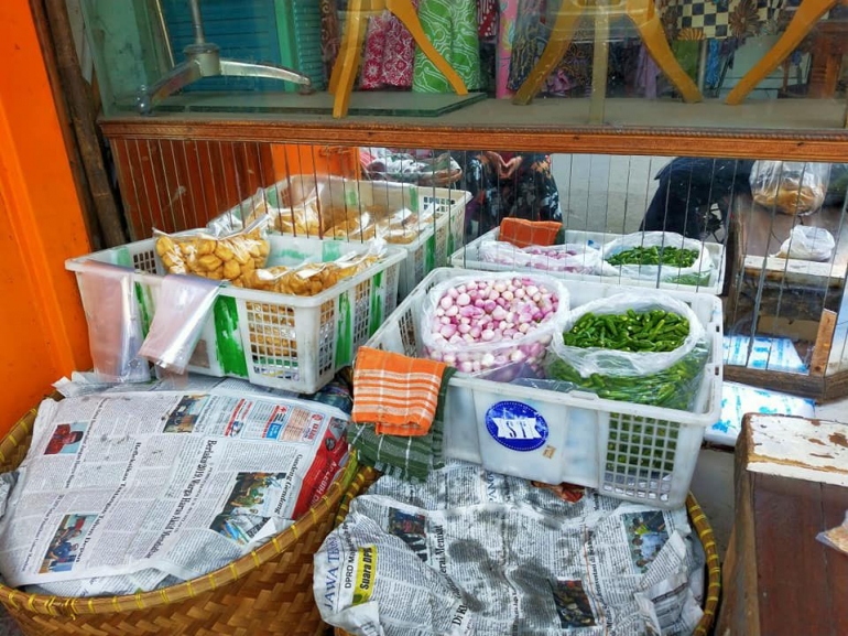 Untuk kepentingan wisatawan, pedagang tahu gejrot sudah menyiapkan paket. | Dokpri