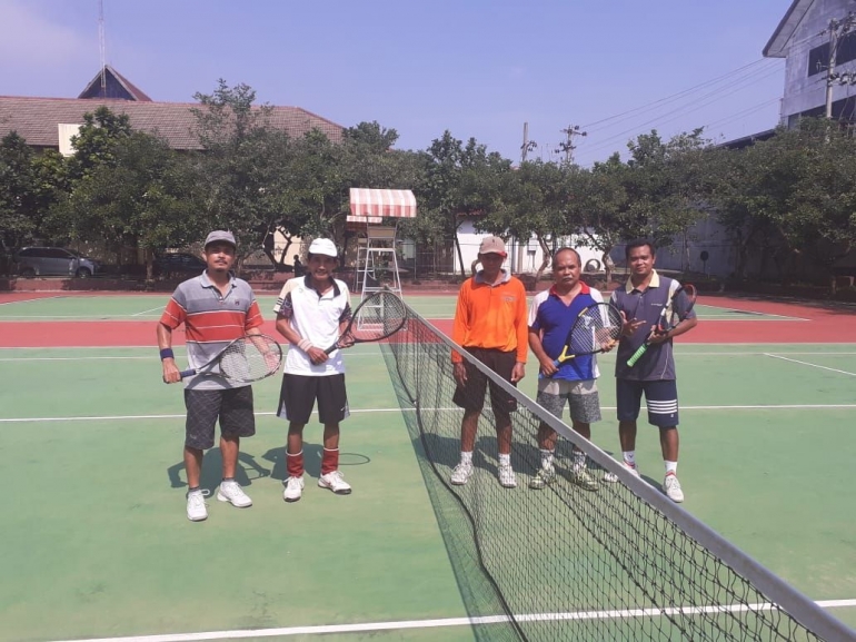 Tenis Persahabatan struktural melawan fungsional Dinas Pendidikan Klaten
