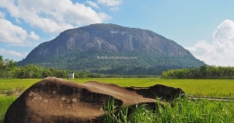 Bukit Kelam, Sintang, Kalimantan Barat (sumber: bombasticborneo.com)