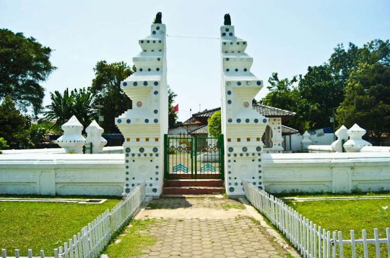 Gapura Keraton Kanoman Cirebon (dok. pri).