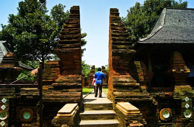 Gapura di Keraton Kasepuhan (dok. pri).