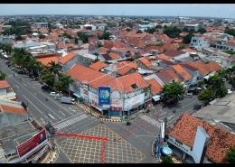 Foto aerial perempatan Alun-alun yang lengang pascakebijakan 