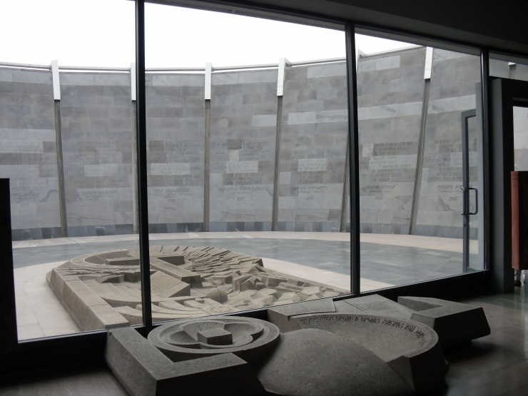 Lobby Armenian Genocide Museum, Yerevan, 2012. Foto oleh Ajeng Arainikasih