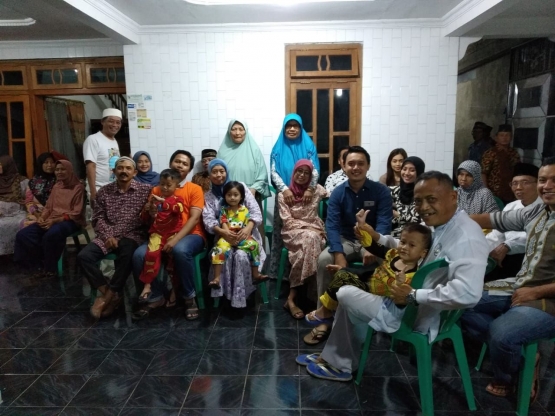 foto bersama keluarga besar di kampung-dokpri