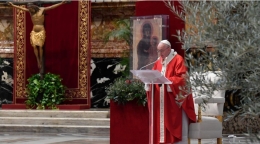Paus Fransiskus dalam Minggu Palma hari ini  (Foto: Vatican Media)