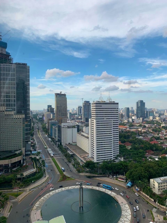 bersihnya langit Jakarta ketika WFH (foto brilio net)