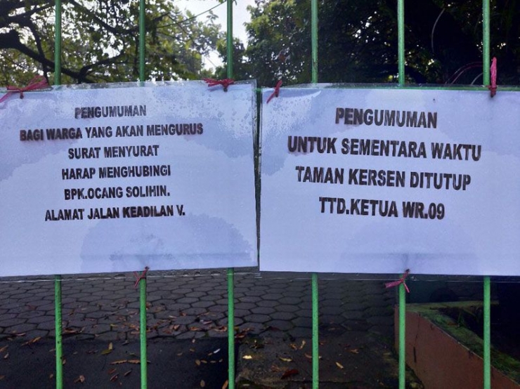 Pengumuman Taman Kersen dipasang di pagar. (dokpri)