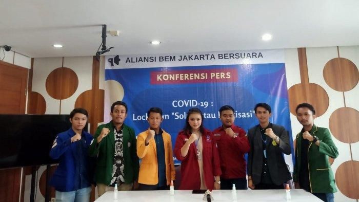 Aktivis mahasiswa Aliansi BEM Jakarta mengkritik fasilitas hotel mewah untuk tenaga medis (sumber foto: wartakota.tribunnews.com)