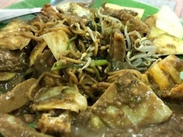 TasteAtlas Rujak Cingur In Rujak Cingur Genteng | TasteAtlas | Recommended ...