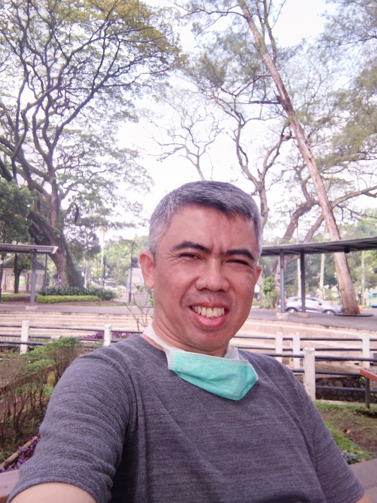 Jaga jarak dan pakai masker