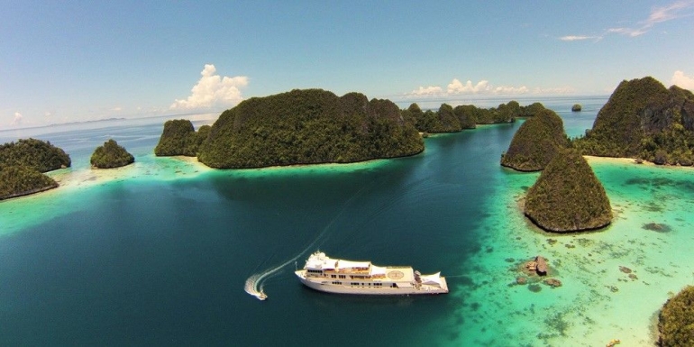 Keindahan Nautical Tourism di Indonesia (sumber gambar: www.charterworld.com)