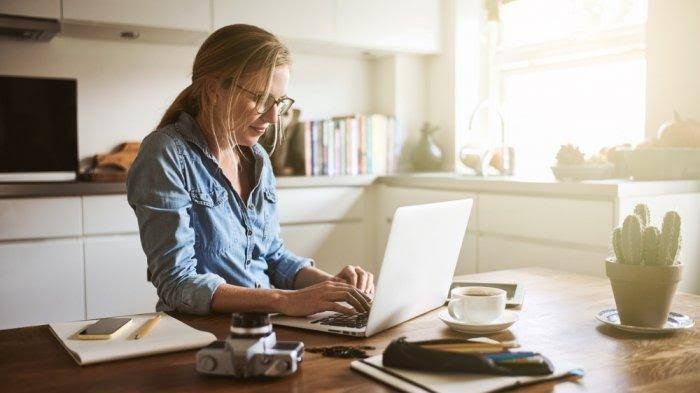 Ilustrasi work at home. Gambar: via Tribunnews.com