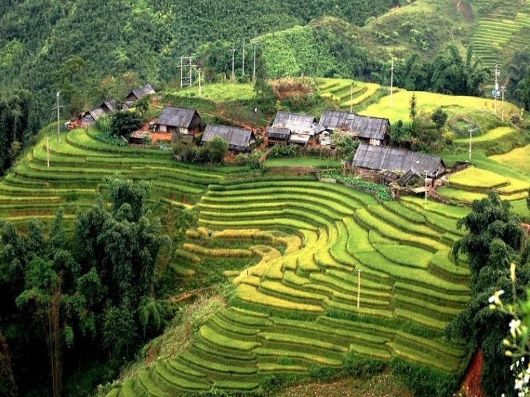 Desa Orang Tay di Vietnam (sumber: www.trekkingsapa.com)