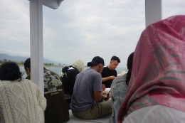 Sarapan kami di perahu menuju pulau Peucang