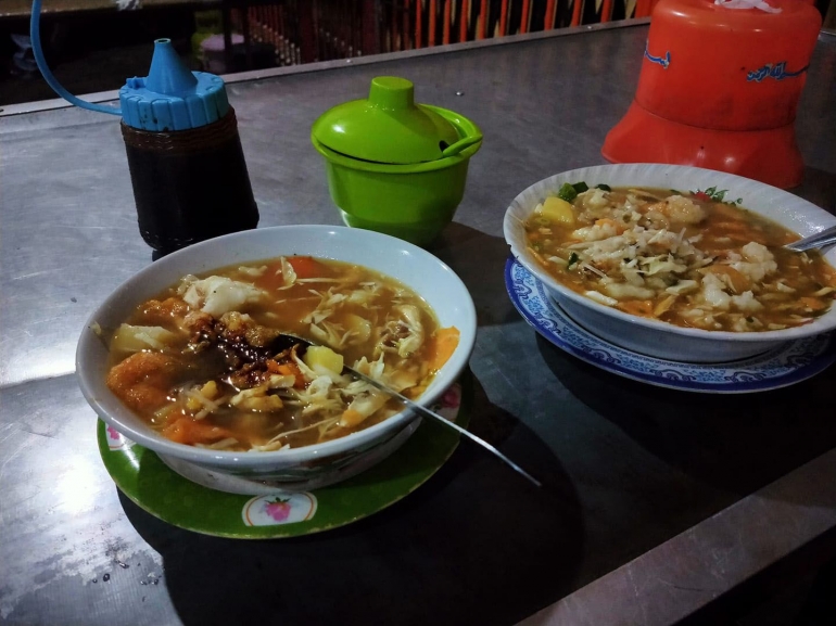 Bubur sop ayam Mang Kapi mengundang selera. | dokpri