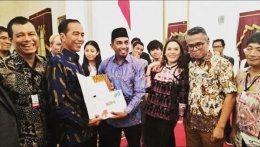 Glenn Fredly di Istana Negara saat diterima Presiden Jokowi untuk menyerahkan 12 rekomendasi hasil Konferensi Musik Indonesia yang pertama, 7-9 Maret 2018 (instagram.com/ @glennfredly309). 