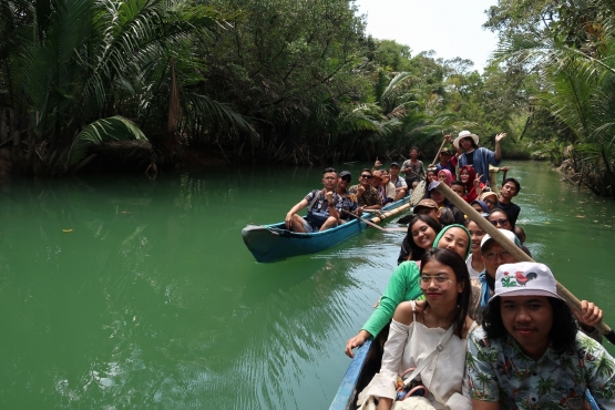 Kano di sekitar sungai Kawasan Ujung Kulon