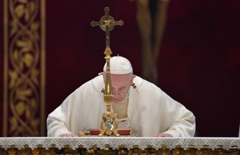 Paus Fransiskus dalam misa Kamis Putih di Vatikan (Foto: www.cercoiltuovolto.it)
