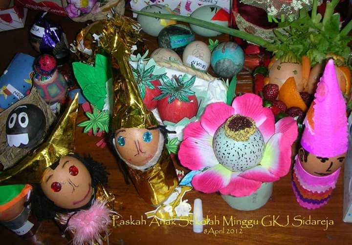 Telur Paskah yang dihias pada waktu Paskah 2012. Photo by Ari