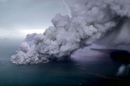 Erupsi Gunung Anak Krakatau Source Image(Antara Foto/Bisnis Indonesia/Nurul Hidayat)