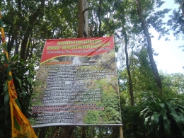 Papan Informasi tentang Penataan Hutan Desa Selat menjadi Kawasan Wisata Hutan Raya di Kecamatan Sukasada, Kabupaten Buleleng, Bali. Sumber: Dok. Pribadi Andi Setyo Pambudi
