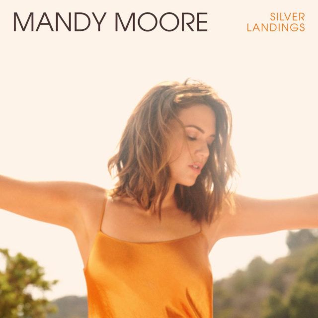 Sampul album "Silver landings" dari Mandy Moore (sumber: Stereogum.com)
