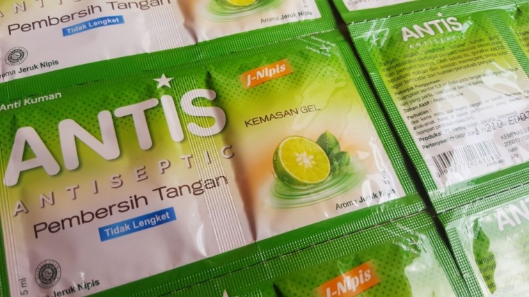 Untuk pertama kalinya saya tahu ada hand sanitizer dalam kemasan sachet (dok. pri).