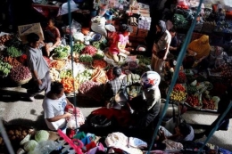 Aktivitas pasar tradisional di tengah pandemi COVID-19 | Sumber gambar: kompas.com