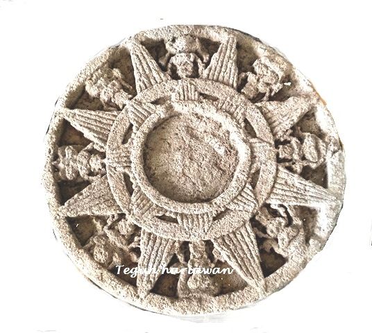 Kontroversi Surya Majapahit sebagai Lambang Kerajaan Kontroversi Surya Majapahit sebagai Lambang Kerajaan