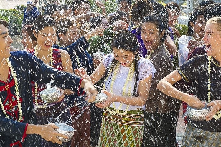 Festival Songkran di Bangkok, Thailand. Acara ini diselenggarakan tiap tahun pada 13-15 April.(Dokumentasi Tourism Authority of Thailand via KOMPAS.com)