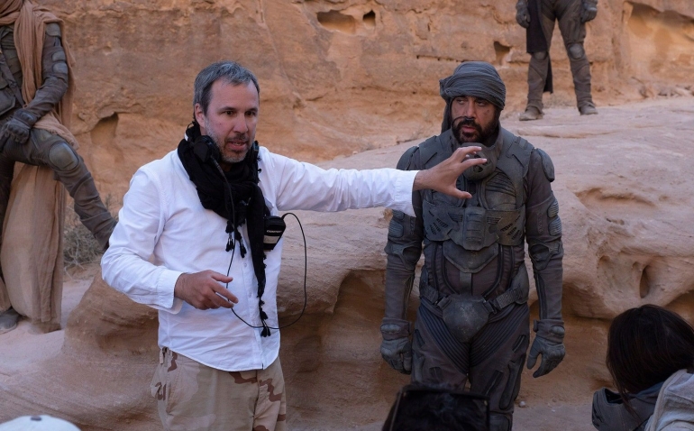 Denis Villeneuve dalam set shooting(Sumber: vanityfair.com)