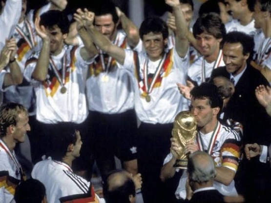 Selebrasi Juara Dunia 1990 (Bleacherreport.com)