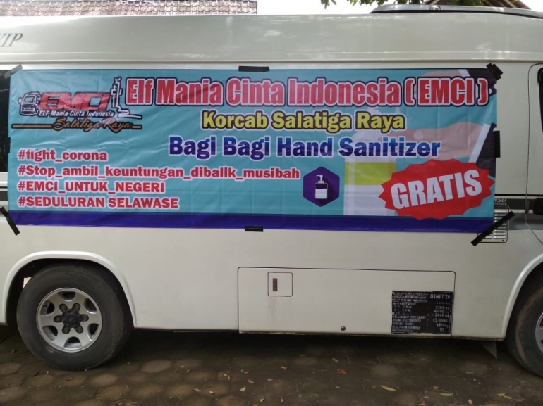 Foto Momen Pembagian Hand Sanitizer Gratis Group EMCI Salatiga Raya Bulan Maret Lalu: Diambil dari Group WA EMCI Salatiga Raya